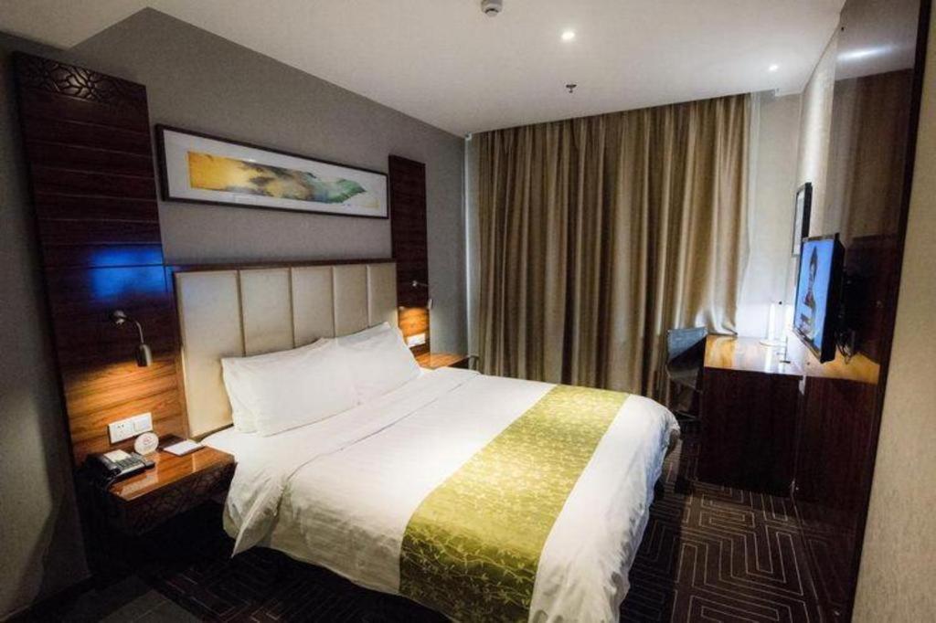 Yitel Tuanjiehu Metro Station Hotel 3*