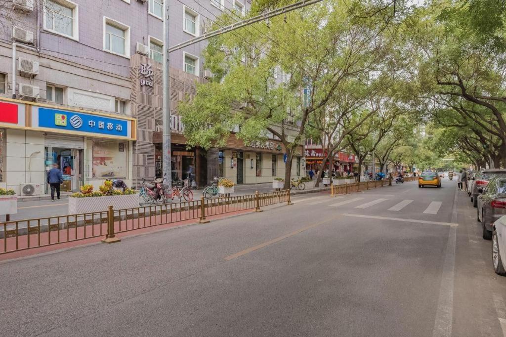 Hotel Yitel Tuanjiehu Metro Station