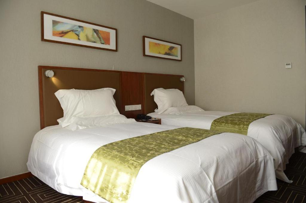 Hotel Yitel Tuanjiehu Metro Station 3*
